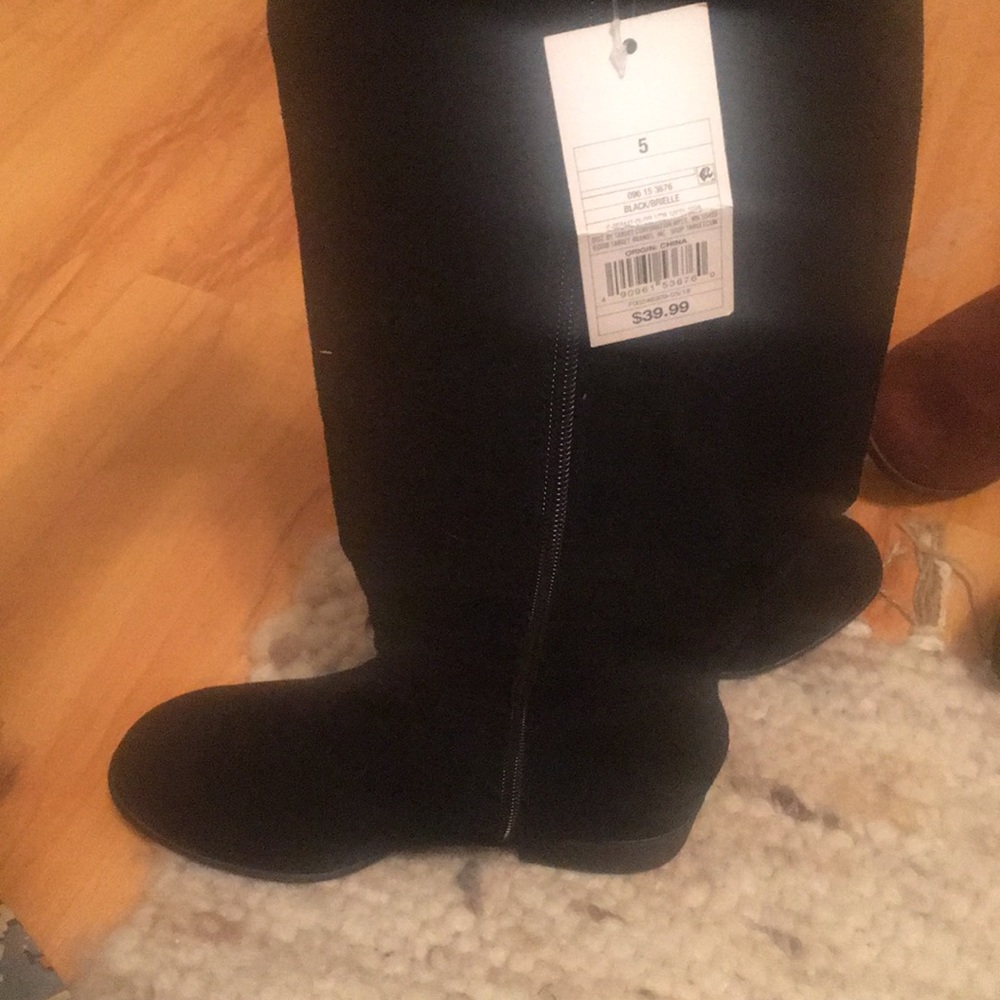 NWT “universal threads” black micro suede boot